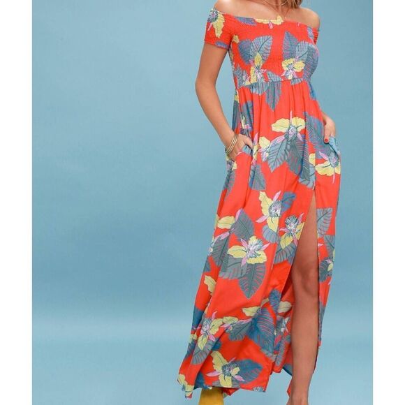 Lulu's Dresses & Skirts - Lulus Dress Women's Small Red Floral Patsy Tropical Off Shoulder Maxi Slit